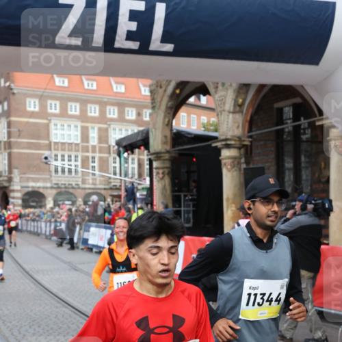 05.10.2025 - 20. swb-Marathon Bremen Yannick Fuchs http://msf.ph/oto/9264547 05.10.2025 10:50:36 Ziel 8866, 9337, 9740, 10066, 10199, 10537, 10638, 11022, 11239, 11241, 11254, 11298, 11344, 11460, 11531, 11660, 11740 meine-sportfotos.de