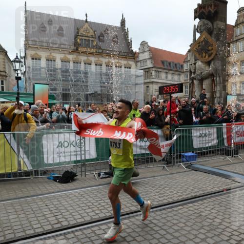 05.10.2025 - 20. swb-Marathon Bremen Yannick Fuchs http://msf.ph/oto/9264549 05.10.2025 12:04:45 Ziel 11703 meine-sportfotos.de