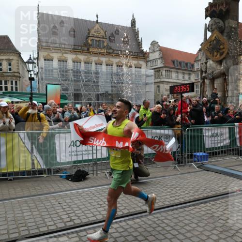 05.10.2025 - 20. swb-Marathon Bremen Yannick Fuchs http://msf.ph/oto/9264555 05.10.2025 12:04:45 Ziel 11703 meine-sportfotos.de