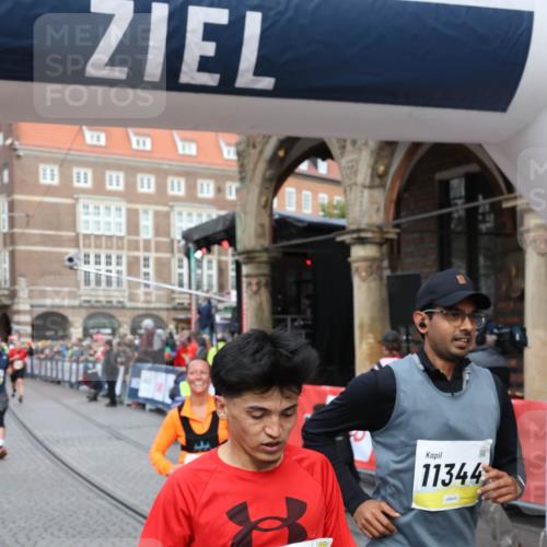 05.10.2025 - 20. swb-Marathon Bremen Yannick Fuchs http://msf.ph/oto/9264557 05.10.2025 10:50:36 Ziel 8866, 9337, 9740, 10066, 10199, 10537, 10638, 11022, 11239, 11241, 11254, 11298, 11344, 11460, 11531, 11660, 11740 meine-sportfotos.de
