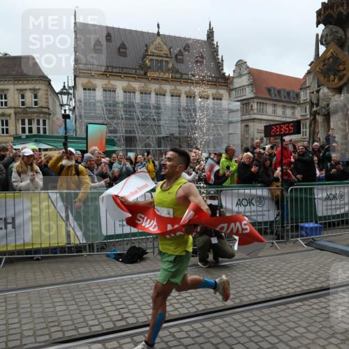05.10.2025 - 20. swb-Marathon Bremen Yannick Fuchs http://msf.ph/oto/9264560 05.10.2025 12:04:45 Ziel 11703 meine-sportfotos.de
