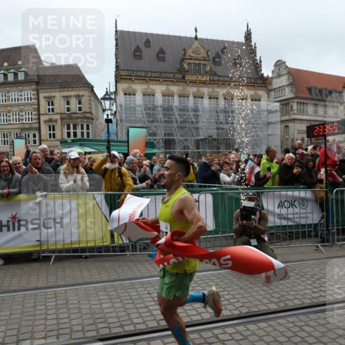 05.10.2025 - 20. swb-Marathon Bremen Yannick Fuchs http://msf.ph/oto/9264570 05.10.2025 12:04:45 Ziel 11703 meine-sportfotos.de