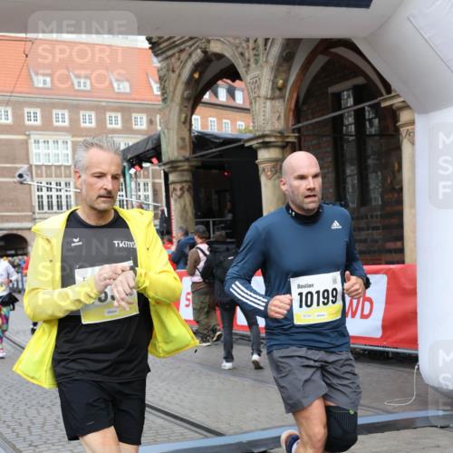 05.10.2025 - 20. swb-Marathon Bremen Yannick Fuchs http://msf.ph/oto/9264575 05.10.2025 10:50:40 Ziel 9267, 9299, 9337, 9986, 10066, 10199, 10251, 10638, 11239, 11241, 11344, 11466, 11660, 11740 meine-sportfotos.de