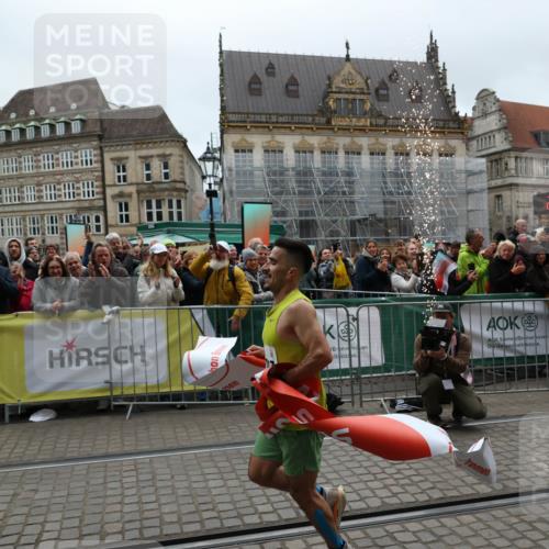 05.10.2025 - 20. swb-Marathon Bremen Yannick Fuchs http://msf.ph/oto/9264579 05.10.2025 12:04:45 Ziel 11703 meine-sportfotos.de