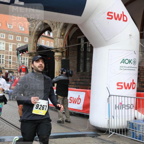 05.10.2025 - 20. swb-Marathon Bremen Yannick Fuchs http://msf.ph/oto/9264595 05.10.2025 10:50:41 Ziel 9267, 9299, 9337, 9986, 10066, 10199, 10251, 10638, 11239, 11241, 11344, 11466, 11660 meine-sportfotos.de