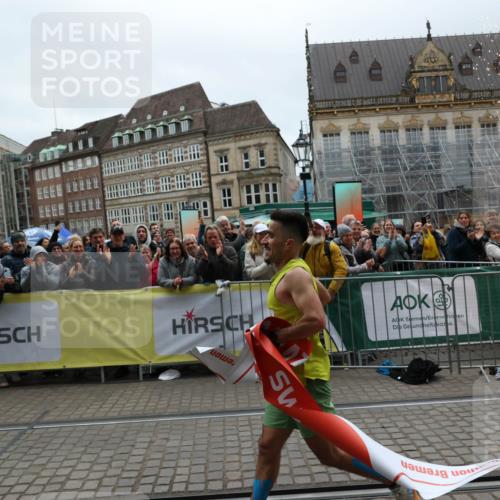 05.10.2025 - 20. swb-Marathon Bremen Yannick Fuchs http://msf.ph/oto/9264599 05.10.2025 12:04:45 Ziel 11703 meine-sportfotos.de