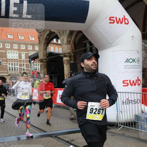 05.10.2025 - 20. swb-Marathon Bremen Yannick Fuchs http://msf.ph/oto/9264605 05.10.2025 10:50:42 Ziel 9267, 9299, 9337, 9578, 9986, 10199, 10251, 11344, 11466, 11660 meine-sportfotos.de