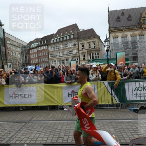 05.10.2025 - 20. swb-Marathon Bremen Yannick Fuchs http://msf.ph/oto/9264618 05.10.2025 12:04:45 Ziel 11703 meine-sportfotos.de