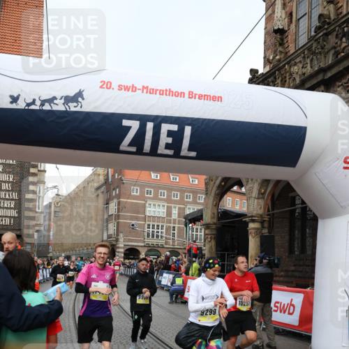 05.10.2025 - 20. swb-Marathon Bremen Yannick Fuchs http://msf.ph/oto/9264619 05.10.2025 10:50:42 Ziel 9267, 9299, 9337, 9578, 9986, 10199, 10251, 11344, 11466, 11660 meine-sportfotos.de