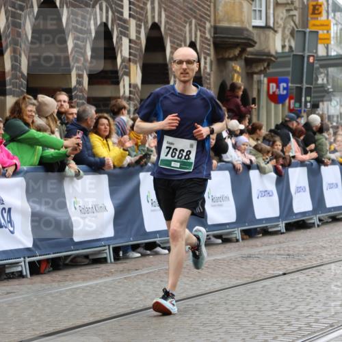 05.10.2025 - 20. swb-Marathon Bremen Strokosch-Dieckow http://msf.ph/oto/9264621 05.10.2025 12:58:52 Ziel 3435, 3580, 5470, 5495, 7668, 8275 meine-sportfotos.de