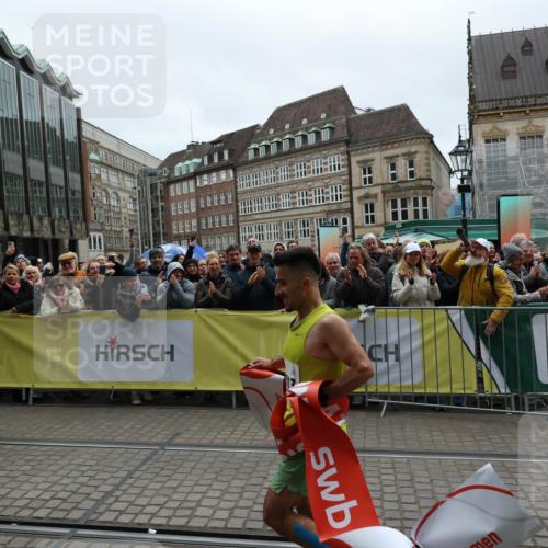 05.10.2025 - 20. swb-Marathon Bremen Yannick Fuchs http://msf.ph/oto/9264635 05.10.2025 12:04:45 Ziel 11703 meine-sportfotos.de