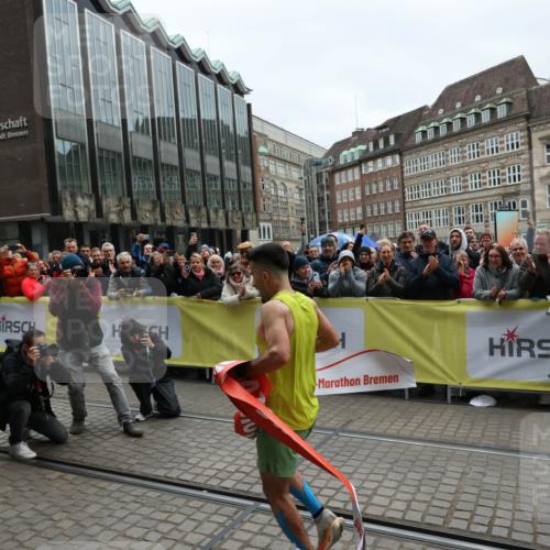 05.10.2025 - 20. swb-Marathon Bremen Yannick Fuchs http://msf.ph/oto/9264650 05.10.2025 12:04:46 Ziel 11703 meine-sportfotos.de