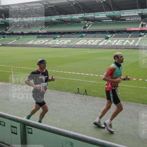 05.10.2025 - 20. swb-Marathon Bremen Michael Burmester http://msf.ph/oto/9264655 05.10.2025 12:09:33 Laufen im Stadion 535, 784, 1083, 1493, 1730, 1861, 1357 meine-sportfotos.de