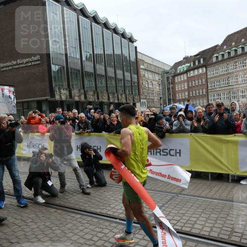 05.10.2025 - 20. swb-Marathon Bremen Yannick Fuchs http://msf.ph/oto/9264667 05.10.2025 12:04:46 Ziel 11703 meine-sportfotos.de