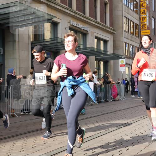 05.10.2025 - 20. swb-Marathon Bremen Strokosch-Dieckow http://msf.ph/oto/9264674 05.10.2025 11:04:18 Ziel 8111, 9394, 9532, 9610, 9623, 9750, 9765, 9771, 9812, 9915, 9927, 10278, 10422, 10439, 10451, 10483, 10485, 10531, 10532, 10557, 10674, 10869, 10956, 10964, 11035, 11044, 11196, 11427, 11542, 11546, 11615, 11704, 8111, 9394, 9532, 9610, 9623, 9750, 9765, 9771, 9812, 9915, 9927, 10278, 10422, 10439, 10451, 10483, 10485, 10531, 10532, 10557, 10674, 10869, 10956, 10964, 11035, 11044, 11196, 11427, 11542, 11546 meine-sportfotos.de