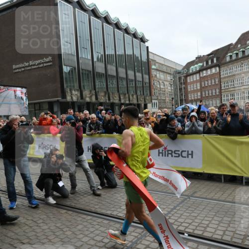 05.10.2025 - 20. swb-Marathon Bremen Yannick Fuchs http://msf.ph/oto/9264680 05.10.2025 12:04:46 Ziel 11703 meine-sportfotos.de