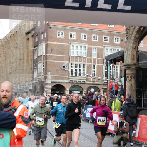05.10.2025 - 20. swb-Marathon Bremen Yannick Fuchs http://msf.ph/oto/9264690 05.10.2025 10:50:49 Ziel 9230, 9299, 9578, 9832, 9969, 9986, 10043, 10251, 11062, 11451, 11466, 11543, 11661 meine-sportfotos.de