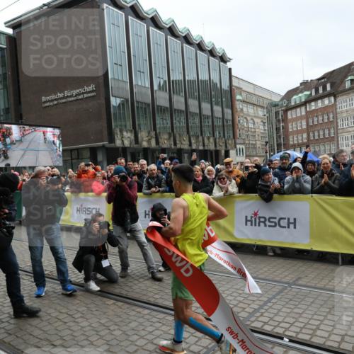 05.10.2025 - 20. swb-Marathon Bremen Yannick Fuchs http://msf.ph/oto/9264691 05.10.2025 12:04:46 Ziel 11703 meine-sportfotos.de