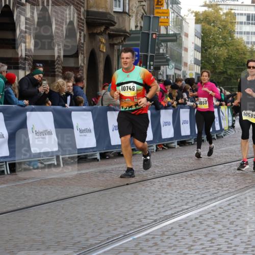 05.10.2025 - 20. swb-Marathon Bremen Strokosch-Dieckow http://msf.ph/oto/9264696 05.10.2025 11:07:32 Ziel 9306, 9780, 10037, 10585, 10650, 10749, 10776, 10854, 11159, 11262, 11584 meine-sportfotos.de