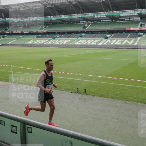 05.10.2025 - 20. swb-Marathon Bremen Michael Burmester http://msf.ph/oto/9264703 05.10.2025 12:10:43 Laufen im Stadion 50, 1620 meine-sportfotos.de