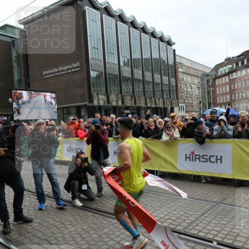 05.10.2025 - 20. swb-Marathon Bremen Yannick Fuchs http://msf.ph/oto/9264708 05.10.2025 12:04:46 Ziel 11703 meine-sportfotos.de