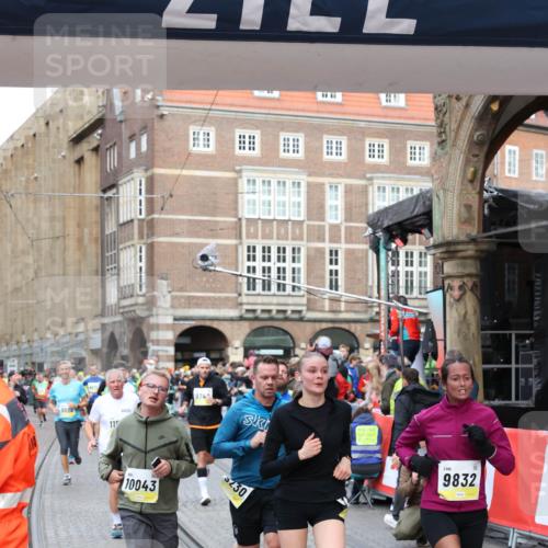 05.10.2025 - 20. swb-Marathon Bremen Yannick Fuchs http://msf.ph/oto/9264715 05.10.2025 10:50:50 Ziel 9230, 9578, 9658, 9742, 9832, 9969, 10043, 10279, 10479, 11062, 11451, 11543, 11661 meine-sportfotos.de