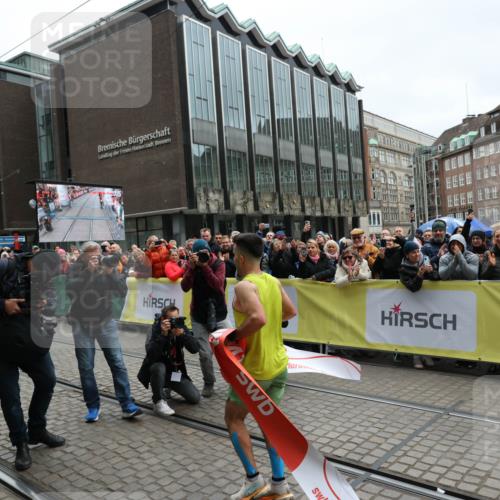 05.10.2025 - 20. swb-Marathon Bremen Yannick Fuchs http://msf.ph/oto/9264722 05.10.2025 12:04:46 Ziel 11703 meine-sportfotos.de