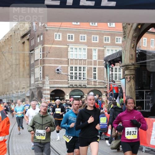 05.10.2025 - 20. swb-Marathon Bremen Yannick Fuchs http://msf.ph/oto/9264724 05.10.2025 10:50:50 Ziel 9230, 9578, 9658, 9742, 9832, 9969, 10043, 10279, 10479, 11062, 11451, 11543, 11661 meine-sportfotos.de