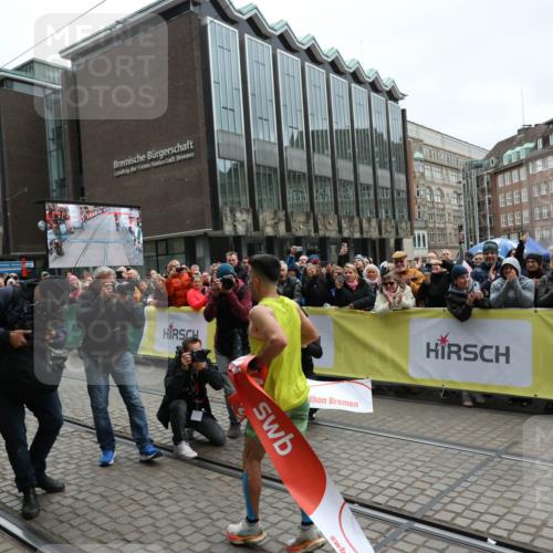05.10.2025 - 20. swb-Marathon Bremen Yannick Fuchs http://msf.ph/oto/9264731 05.10.2025 12:04:46 Ziel 11703 meine-sportfotos.de