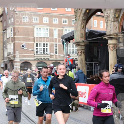 05.10.2025 - 20. swb-Marathon Bremen Yannick Fuchs http://msf.ph/oto/9264734 05.10.2025 10:50:50 Ziel 9230, 9578, 9658, 9742, 9832, 9969, 10043, 10279, 10479, 11062, 11451, 11543, 11661 meine-sportfotos.de