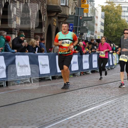 05.10.2025 - 20. swb-Marathon Bremen Strokosch-Dieckow http://msf.ph/oto/9264754 05.10.2025 11:07:32 Ziel 9306, 9780, 10037, 10585, 10650, 10749, 10776, 10854, 11159, 11262, 11584 meine-sportfotos.de
