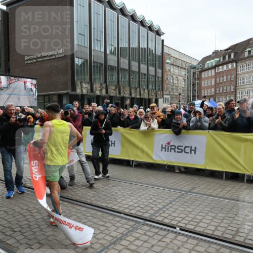 05.10.2025 - 20. swb-Marathon Bremen Yannick Fuchs http://msf.ph/oto/9264760 05.10.2025 12:04:46 Ziel 11703 meine-sportfotos.de