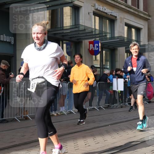 05.10.2025 - 20. swb-Marathon Bremen Strokosch-Dieckow http://msf.ph/oto/9264777 05.10.2025 11:04:22 Ziel 8111, 9394, 9532, 9610, 9623, 9750, 9765, 9771, 9812, 9866, 9915, 9927, 10278, 10422, 10451, 10485, 10531, 10532, 10557, 10674, 10684, 10869, 10891, 10956, 10964, 11035, 11196, 11315, 11427, 11542, 11546, 11615, 11636, 11704, 8111, 9394, 9532, 9610, 9623, 9750, 9765, 9771, 9812, 9866, 9915, 9927, 10278, 10422, 10451, 10485, 10531, 10532, 10557, 10674, 10684, 10869, 10891, 10956, 10964, 11035, 11196, 11315, 11427, 11542, 11546 meine-sportfotos.de
