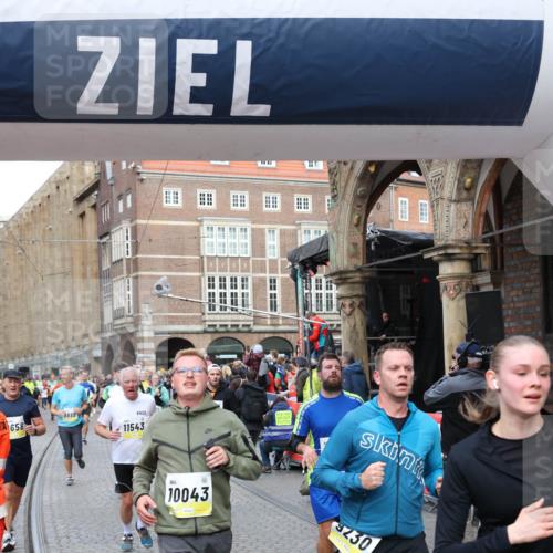 05.10.2025 - 20. swb-Marathon Bremen Yannick Fuchs http://msf.ph/oto/9264782 05.10.2025 10:50:51 Ziel 9230, 9578, 9658, 9742, 9832, 9969, 10043, 10279, 10479, 11062, 11451, 11543, 11661 meine-sportfotos.de