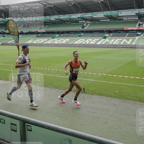 05.10.2025 - 20. swb-Marathon Bremen Michael Burmester http://msf.ph/oto/9264790 05.10.2025 12:13:00 Laufen im Stadion 529, 542, 600, 717, 1113, 1437, 1509, 1771, 1948, 2053, 2116, 2159, 2292, 717 meine-sportfotos.de