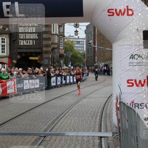 05.10.2025 - 20. swb-Marathon Bremen Yannick Fuchs http://msf.ph/oto/9264792 05.10.2025 12:06:30 Ziel 1040 meine-sportfotos.de