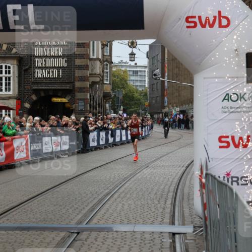 05.10.2025 - 20. swb-Marathon Bremen Yannick Fuchs http://msf.ph/oto/9264795 05.10.2025 12:06:30 Ziel 1040 meine-sportfotos.de