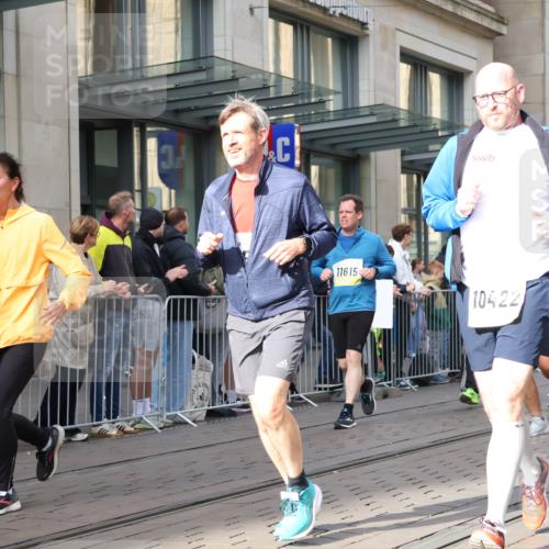 05.10.2025 - 20. swb-Marathon Bremen Strokosch-Dieckow http://msf.ph/oto/9264801 05.10.2025 11:04:22 Ziel 8111, 9394, 9532, 9610, 9623, 9750, 9765, 9771, 9812, 9866, 9915, 9927, 10278, 10422, 10451, 10485, 10531, 10532, 10557, 10674, 10684, 10869, 10891, 10956, 10964, 11035, 11196, 11315, 11427, 11542, 11546, 11615, 11636, 11704, 8111, 9394, 9532, 9610, 9623, 9750, 9765, 9771, 9812, 9866, 9915, 9927, 10278, 10422, 10451, 10485, 10531, 10532, 10557, 10674, 10684, 10869, 10891, 10956, 10964, 11035, 11196, 11315, 11427, 11542, 11546 meine-sportfotos.de