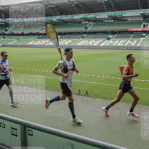 05.10.2025 - 20. swb-Marathon Bremen Michael Burmester http://msf.ph/oto/9264809 05.10.2025 12:13:00 Laufen im Stadion 529, 542, 600, 717, 1113, 1437, 1509, 1771, 1948, 2053, 2116, 2159, 2292, 717 meine-sportfotos.de