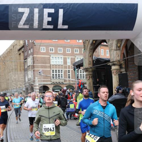 05.10.2025 - 20. swb-Marathon Bremen Yannick Fuchs http://msf.ph/oto/9264811 05.10.2025 10:50:51 Ziel 9230, 9578, 9658, 9742, 9832, 9969, 10043, 10279, 10479, 11062, 11451, 11543, 11661 meine-sportfotos.de