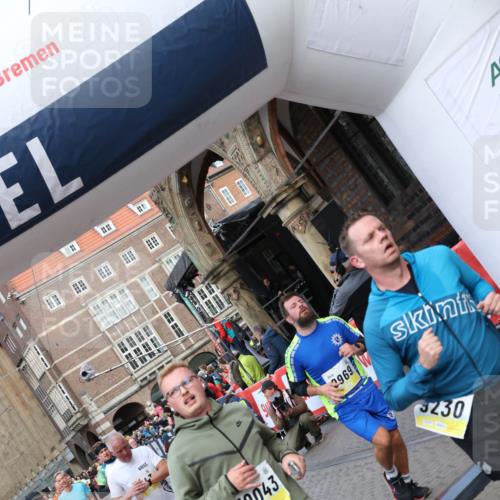 05.10.2025 - 20. swb-Marathon Bremen Yannick Fuchs http://msf.ph/oto/9264821 05.10.2025 10:50:52 Ziel 9230, 9251, 9277, 9578, 9658, 9742, 9832, 9888, 9969, 10043, 10279, 10479, 11062, 11451, 11543, 11661 meine-sportfotos.de