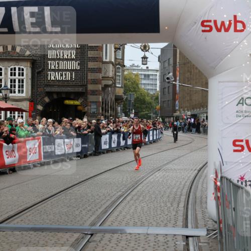 05.10.2025 - 20. swb-Marathon Bremen Yannick Fuchs http://msf.ph/oto/9264826 05.10.2025 12:06:31 Ziel 1040 meine-sportfotos.de
