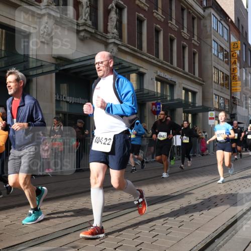 05.10.2025 - 20. swb-Marathon Bremen Strokosch-Dieckow http://msf.ph/oto/9264829 05.10.2025 11:04:23 Ziel 8111, 9394, 9532, 9610, 9623, 9750, 9765, 9771, 9812, 9813, 9866, 9915, 9927, 10278, 10422, 10451, 10485, 10531, 10532, 10557, 10674, 10684, 10869, 10891, 10956, 10964, 11035, 11196, 11315, 11427, 11542, 11546, 11615, 11636, 11704, 8111, 9394, 9532, 9610, 9623, 9750, 9765, 9771, 9812, 9813, 9866, 9915, 9927, 10278, 10422, 10451, 10485, 10531, 10532, 10557, 10674, 10684, 10869, 10891, 10956, 10964, 11035, 11196, 11315, 11427, 11542, 11546 meine-sportfotos.de