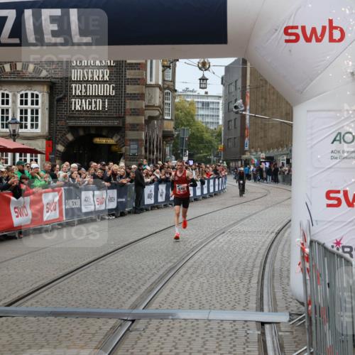 05.10.2025 - 20. swb-Marathon Bremen Yannick Fuchs http://msf.ph/oto/9264831 05.10.2025 12:06:31 Ziel 1040 meine-sportfotos.de