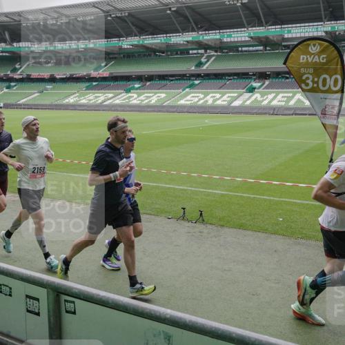 05.10.2025 - 20. swb-Marathon Bremen Michael Burmester http://msf.ph/oto/9264834 05.10.2025 12:13:01 Laufen im Stadion 529, 542, 600, 1113, 1437, 1509, 1771, 1948, 2053, 2116, 2159, 2292, 717, 2053 meine-sportfotos.de