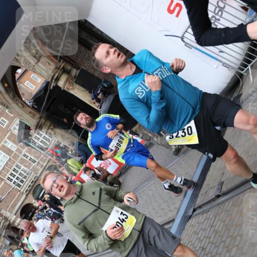 05.10.2025 - 20. swb-Marathon Bremen Yannick Fuchs http://msf.ph/oto/9264835 05.10.2025 10:50:52 Ziel 9230, 9251, 9277, 9578, 9658, 9742, 9832, 9888, 9969, 10043, 10279, 10479, 11062, 11451, 11543, 11661 meine-sportfotos.de