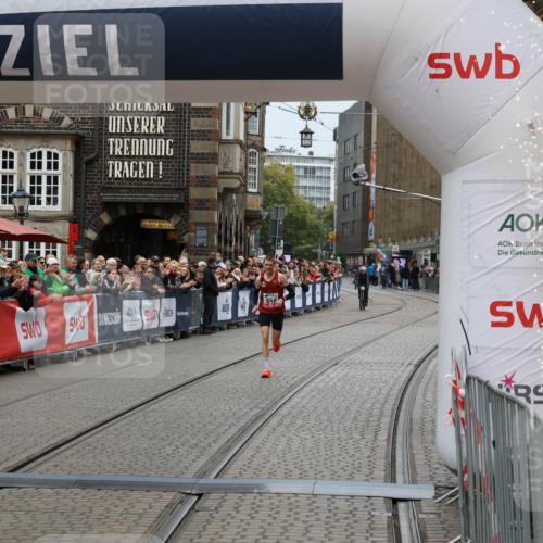 05.10.2025 - 20. swb-Marathon Bremen Yannick Fuchs http://msf.ph/oto/9264837 05.10.2025 12:06:32 Ziel 1040 meine-sportfotos.de
