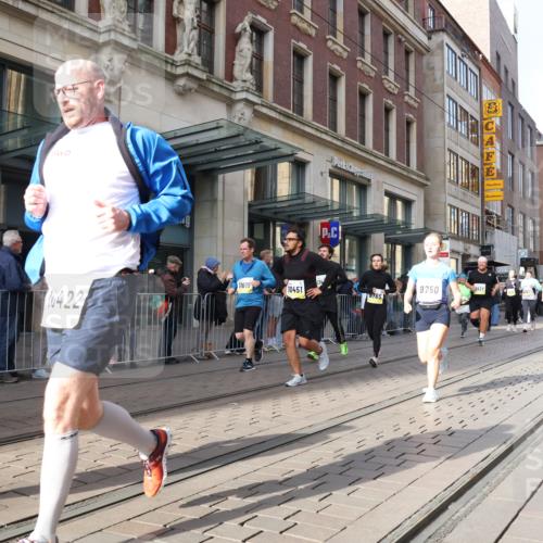 05.10.2025 - 20. swb-Marathon Bremen Strokosch-Dieckow http://msf.ph/oto/9264842 05.10.2025 11:04:24 Ziel 8111, 9394, 9532, 9610, 9623, 9750, 9765, 9771, 9812, 9813, 9866, 9915, 9927, 10278, 10422, 10451, 10485, 10531, 10532, 10557, 10674, 10684, 10771, 10869, 10891, 10956, 10964, 11035, 11196, 11315, 11372, 11427, 11542, 11546, 11615, 11636, 11704, 8111, 9394, 9532, 9610, 9623, 9750, 9765, 9771, 9812, 9813, 9866, 9915, 9927, 10278, 10422, 10451, 10485, 10531, 10532, 10557, 10674, 10684, 10771, 10869, 10891, 10956, 10964, 11035, 11196, 11315, 11372, 11427, 11542, 11546 meine-sportfotos.de