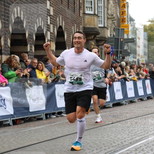 05.10.2025 - 20. swb-Marathon Bremen Strokosch-Dieckow http://msf.ph/oto/9264850 05.10.2025 12:58:58 Ziel 3435, 4664, 5470, 5495, 8053 meine-sportfotos.de