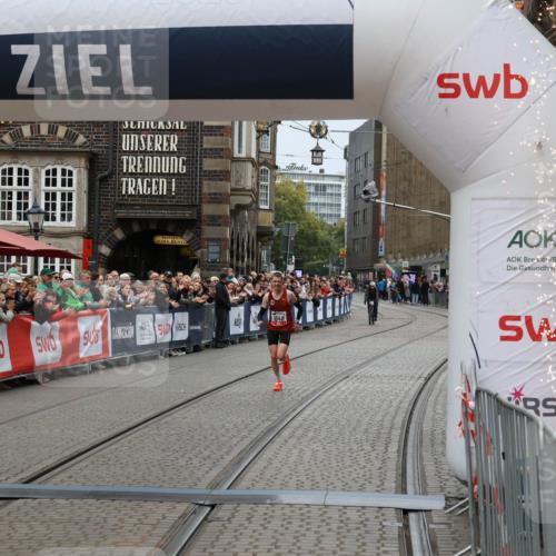 05.10.2025 - 20. swb-Marathon Bremen Yannick Fuchs http://msf.ph/oto/9264851 05.10.2025 12:06:32 Ziel 1040 meine-sportfotos.de